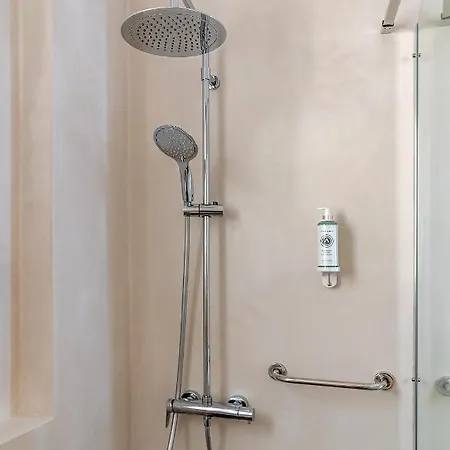 Costa Vasia Boutique Врахати