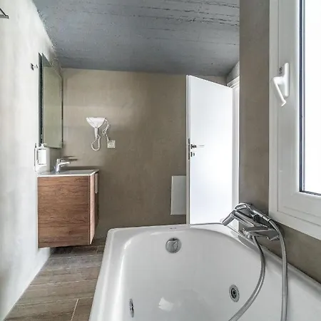 Costa Vasia Boutique