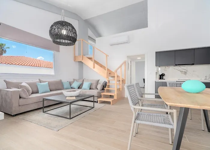 Costa Vasia Boutique *