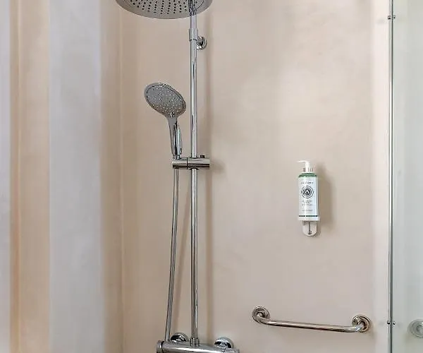 Costa Vasia Boutique Врахати