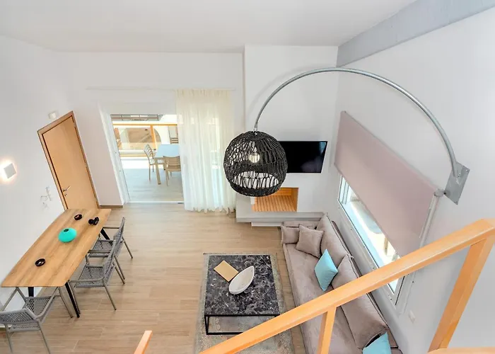 Costa Vasia Boutique * Врахати