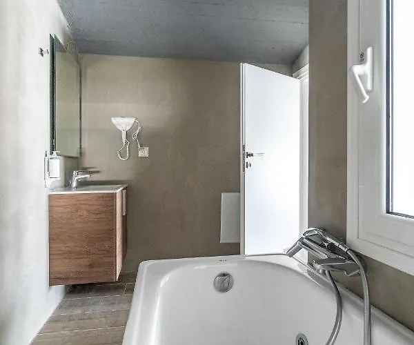 Costa Vasia Boutique